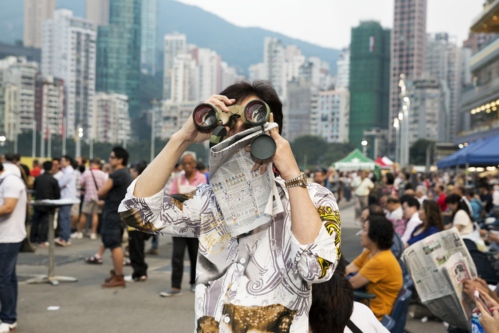 Image source www.blindspotgallery.com By Martin Parr HONG KONG. Happy Valley Racecourse. 2013.
