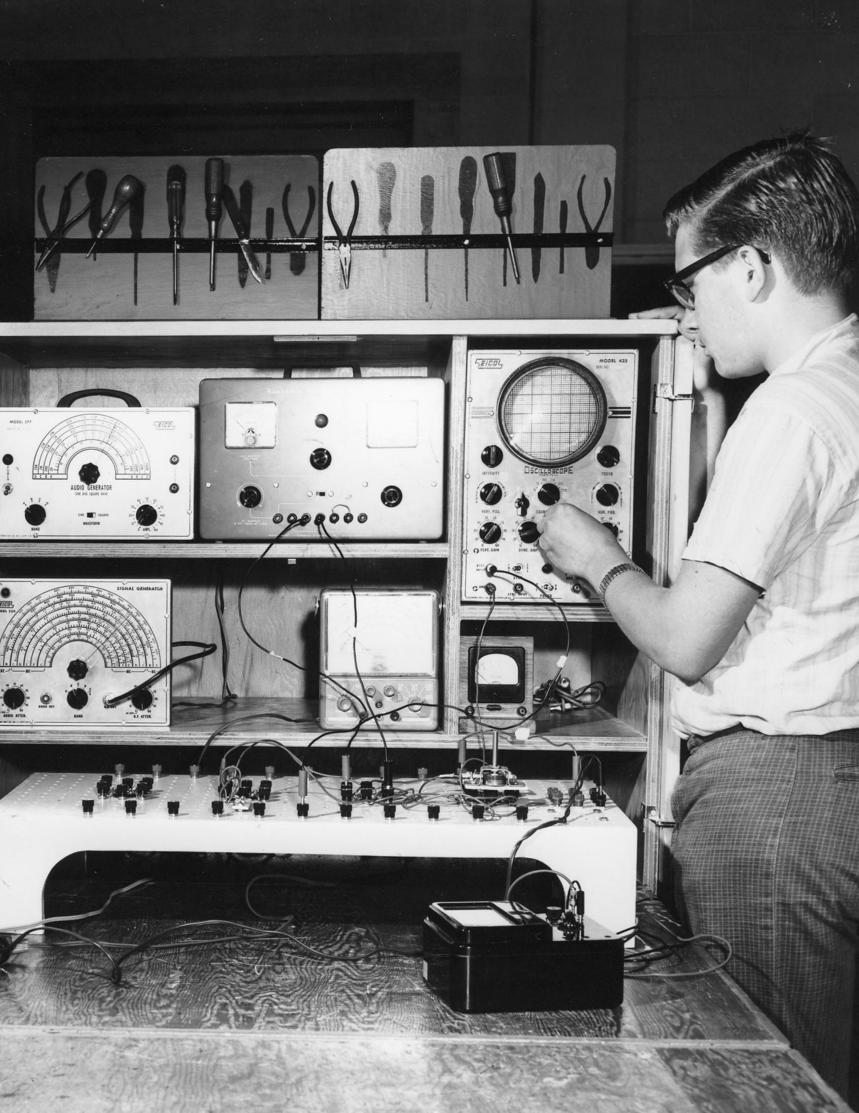 Churchil1965student operating electronic instruments in IEScan10208